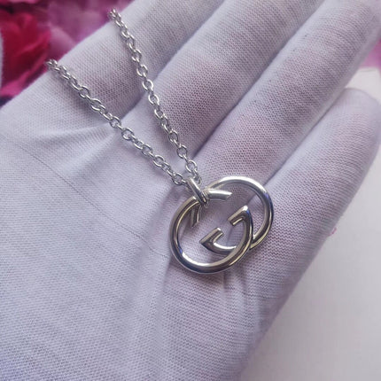 GUCCI 26S INTERLOCKING G LOGO PENDANT NECKLACE IN SILVER TONE METAL