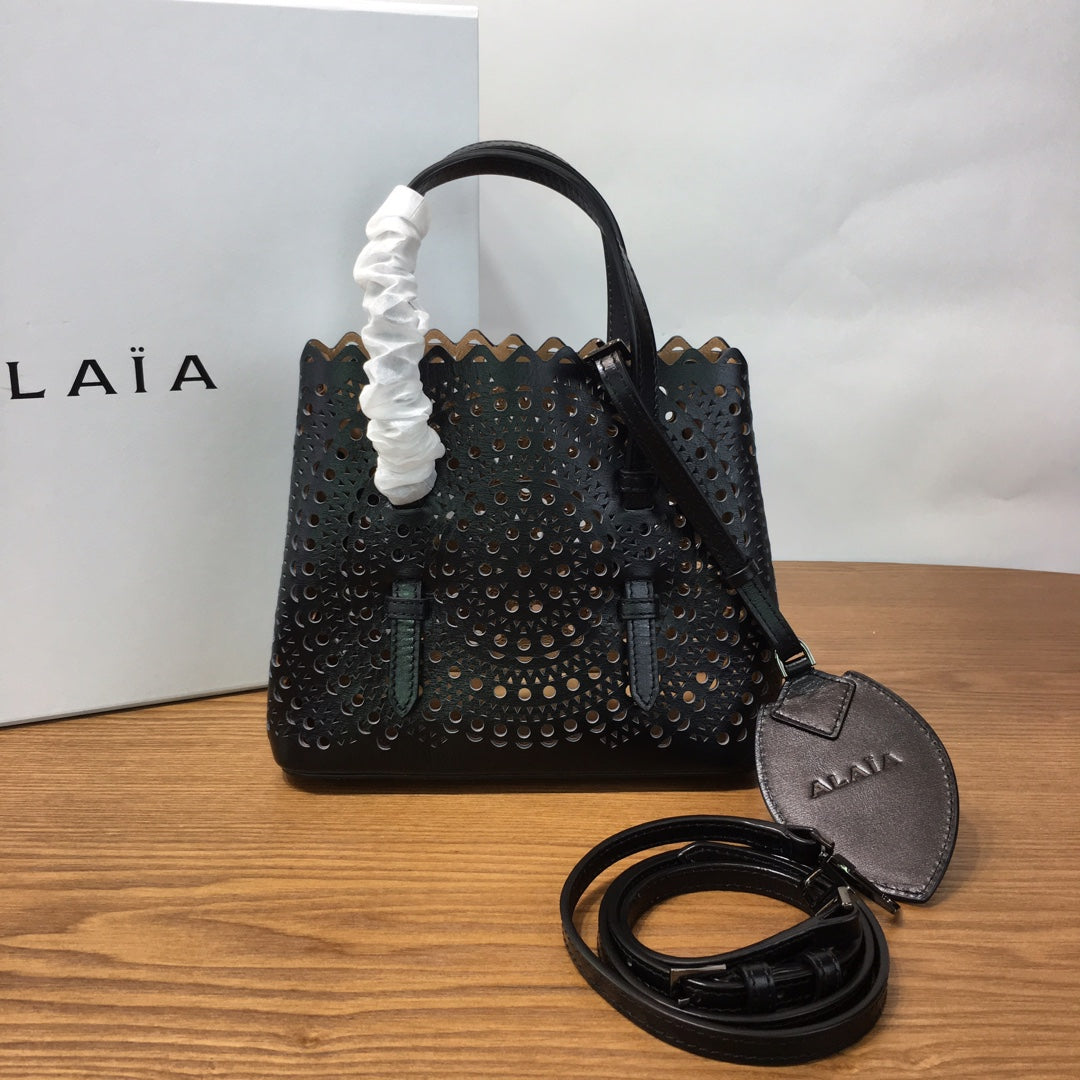 MINA 20 BAG IN BLACK VIENNA CALFSKIN