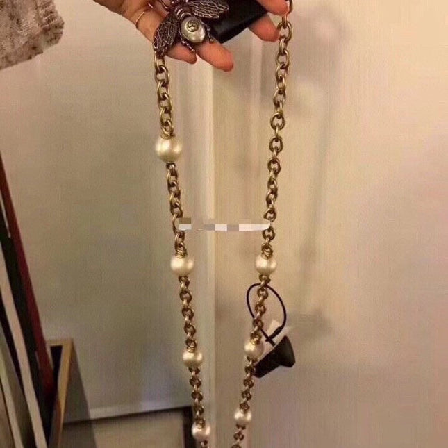 GUCCI 26S BEE CHARM PEARL STATION CHAIN NECKLACE IN AGED GOLD TONE METAL 633889