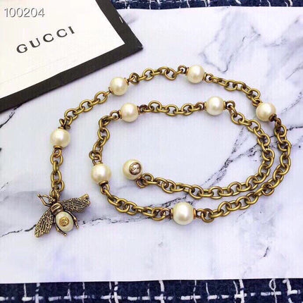 GUCCI 26S BEE CHARM PEARL STATION CHAIN NECKLACE IN AGED GOLD TONE METAL 633889
