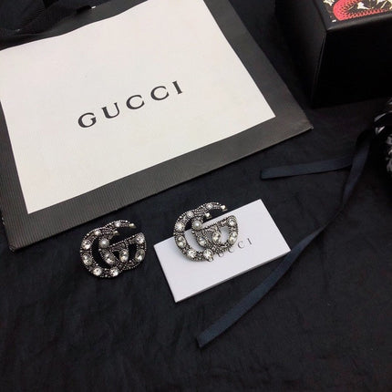 GUCCI 26S DOUBLE G LOGO CRYSTAL EMBELLISHED STATEMENT BROOCH IN SILVER TONE METAL 629029
