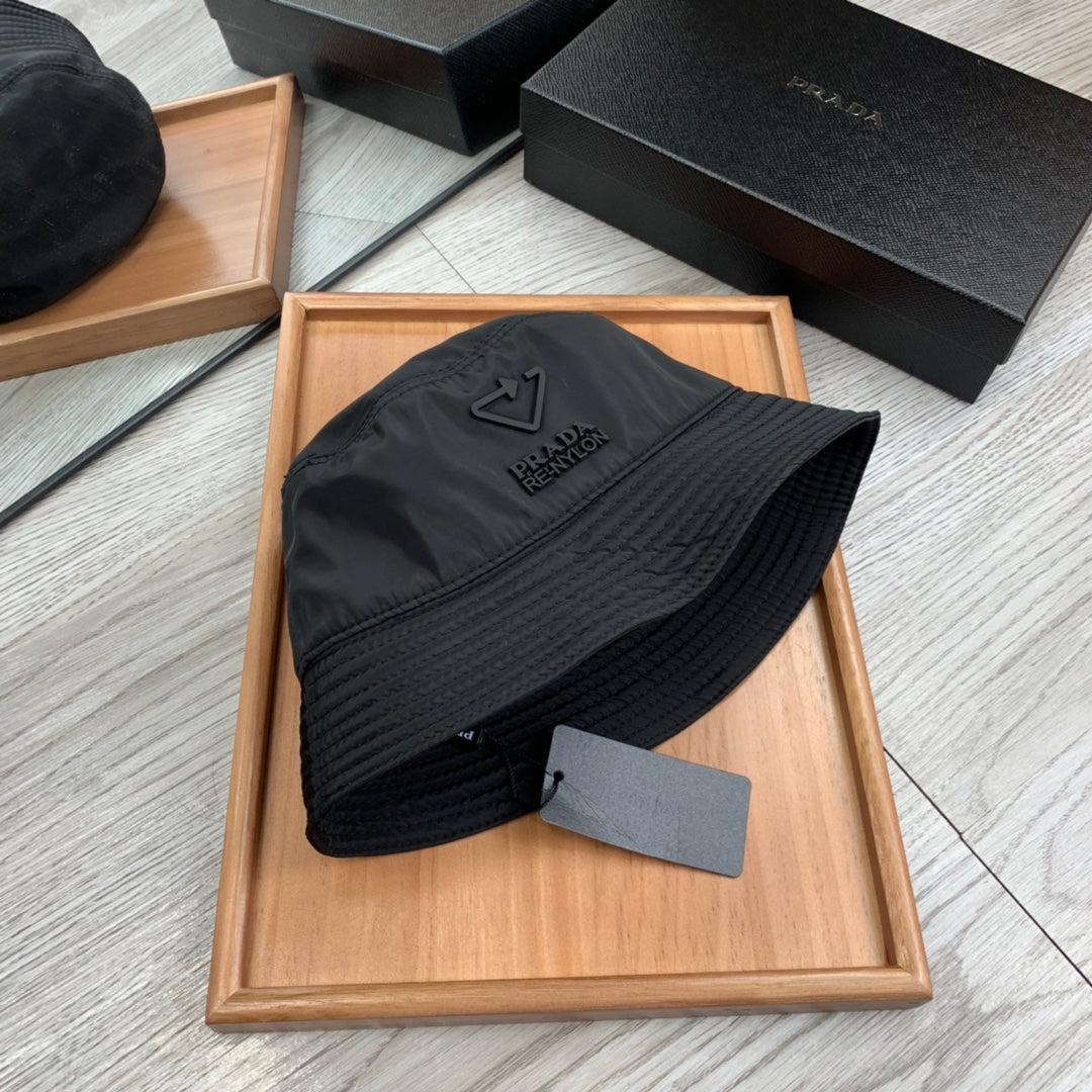 BUCKET HAT IN BLACK RE-NYLON 234098