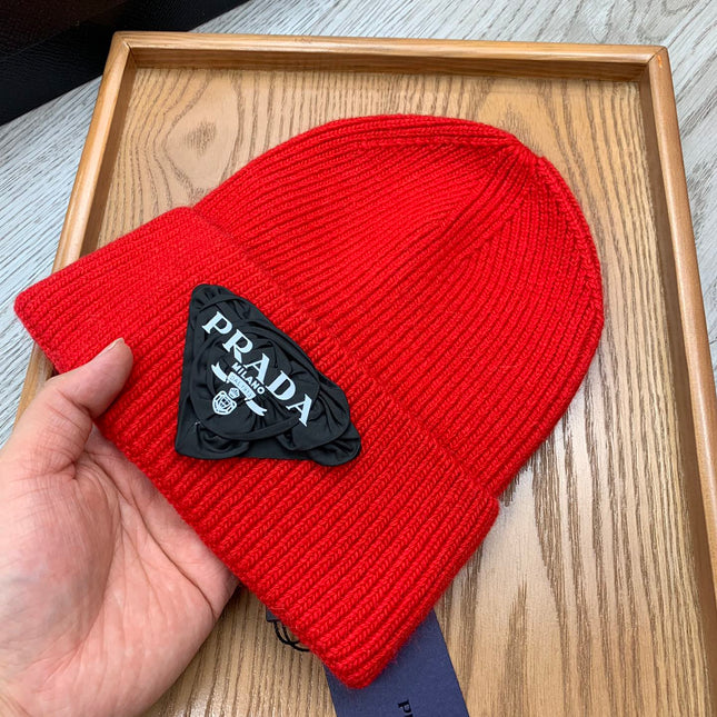 BEANIE HAT IN CHERRY RED WOOL 431358
