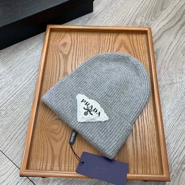 BEANIE HAT IN PALE GRAY WOOL 431360