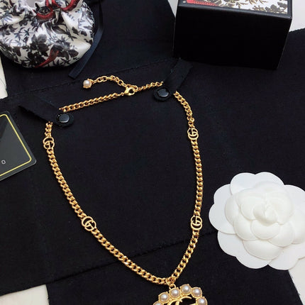 GUCCI 26S INTERLOCKING G PEARL FRAME PENDANT NECKLACE IN GOLD TONE METAL 625672