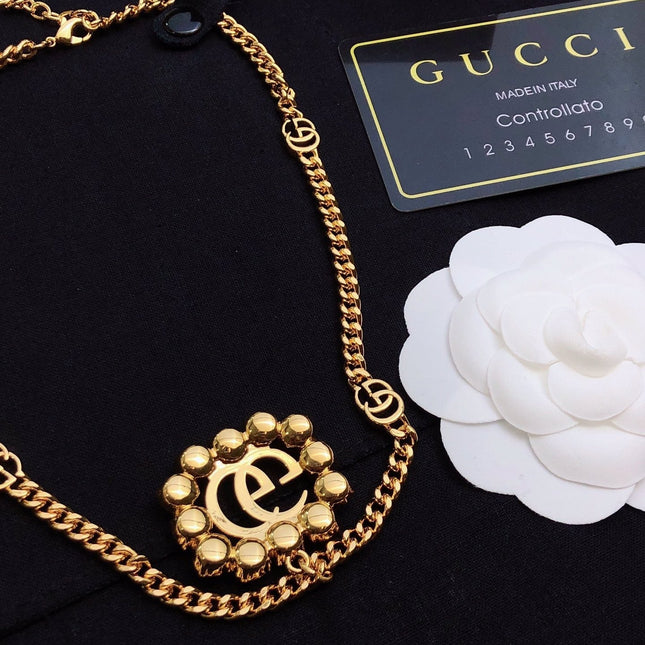 GUCCI 26S INTERLOCKING G PEARL FRAME PENDANT NECKLACE IN GOLD TONE METAL 625672