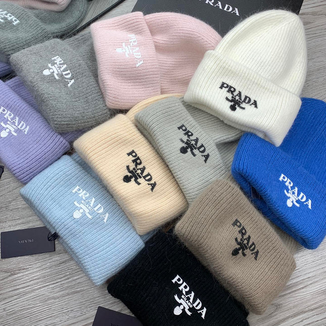 BEANIE HAT IN PALE GRAY WOOL 108746