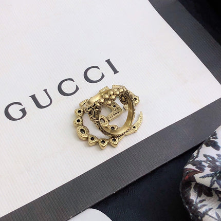 GUCCI 26S GG MULTICOLOR GEM EMBELLISHED BROOCH IN AGED GOLD TONE METAL 624288