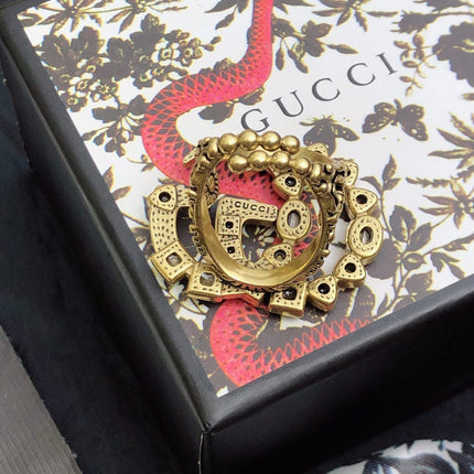 GUCCI 26S GG MULTICOLOR GEM EMBELLISHED BROOCH IN AGED GOLD TONE METAL 624288