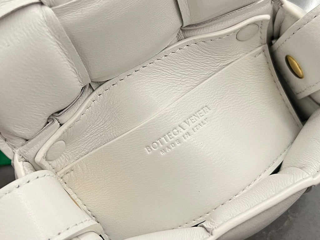 MINI CASSETTE 12 IN WHITE LAMBSKIN