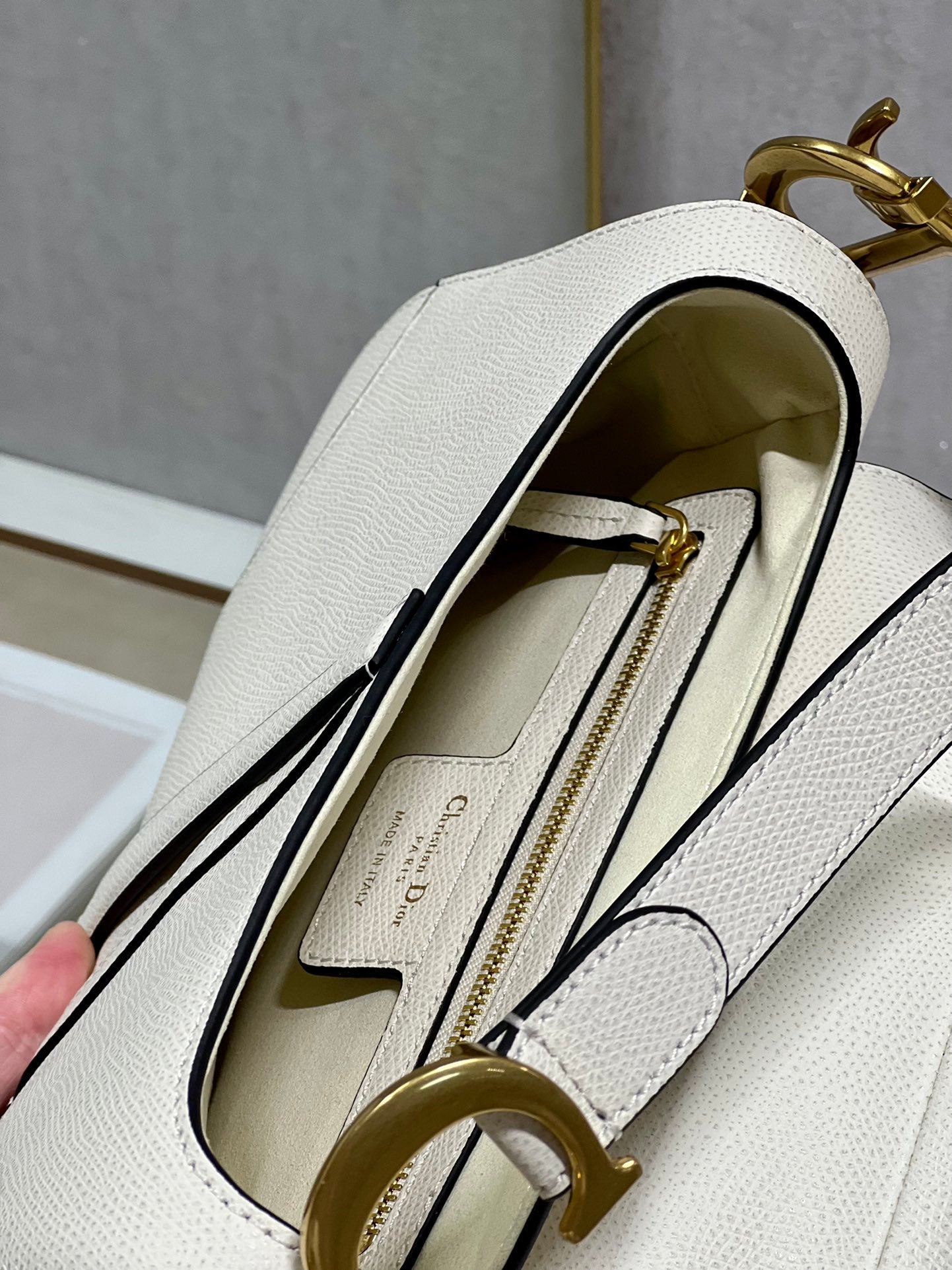DIOR 26S SADDLE BAG 25 IN WHITE CALFSKIN