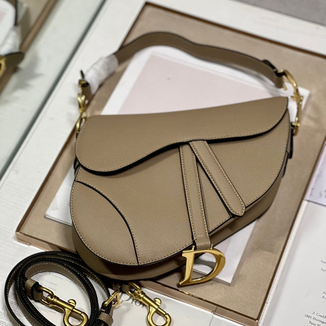 DIOR 26S SADDLE BAG 25 IN BEIGE CALFSKIN