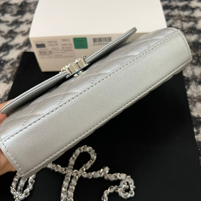 CC KELLY 18 BAG IN SILVER CALFSKIN WITH STRAP