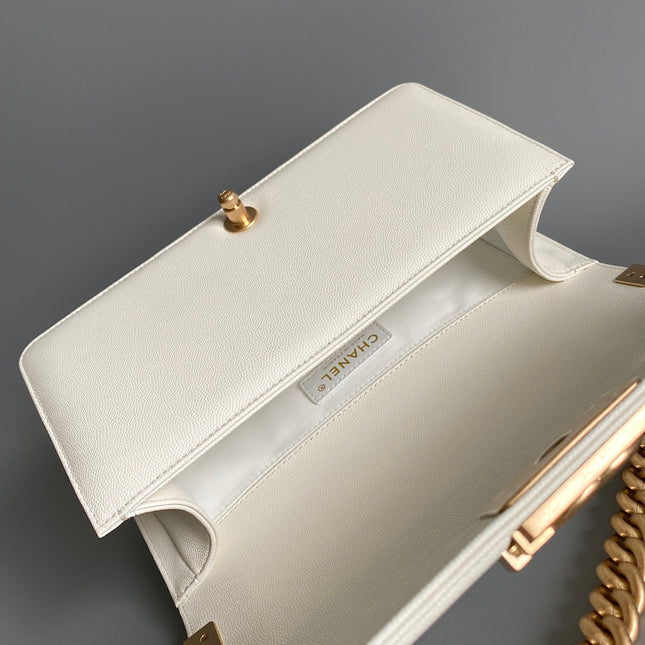 CC MEDIUM 25 BOY BAG IN WHITE LAMBSKIN GOLD HARDWARE