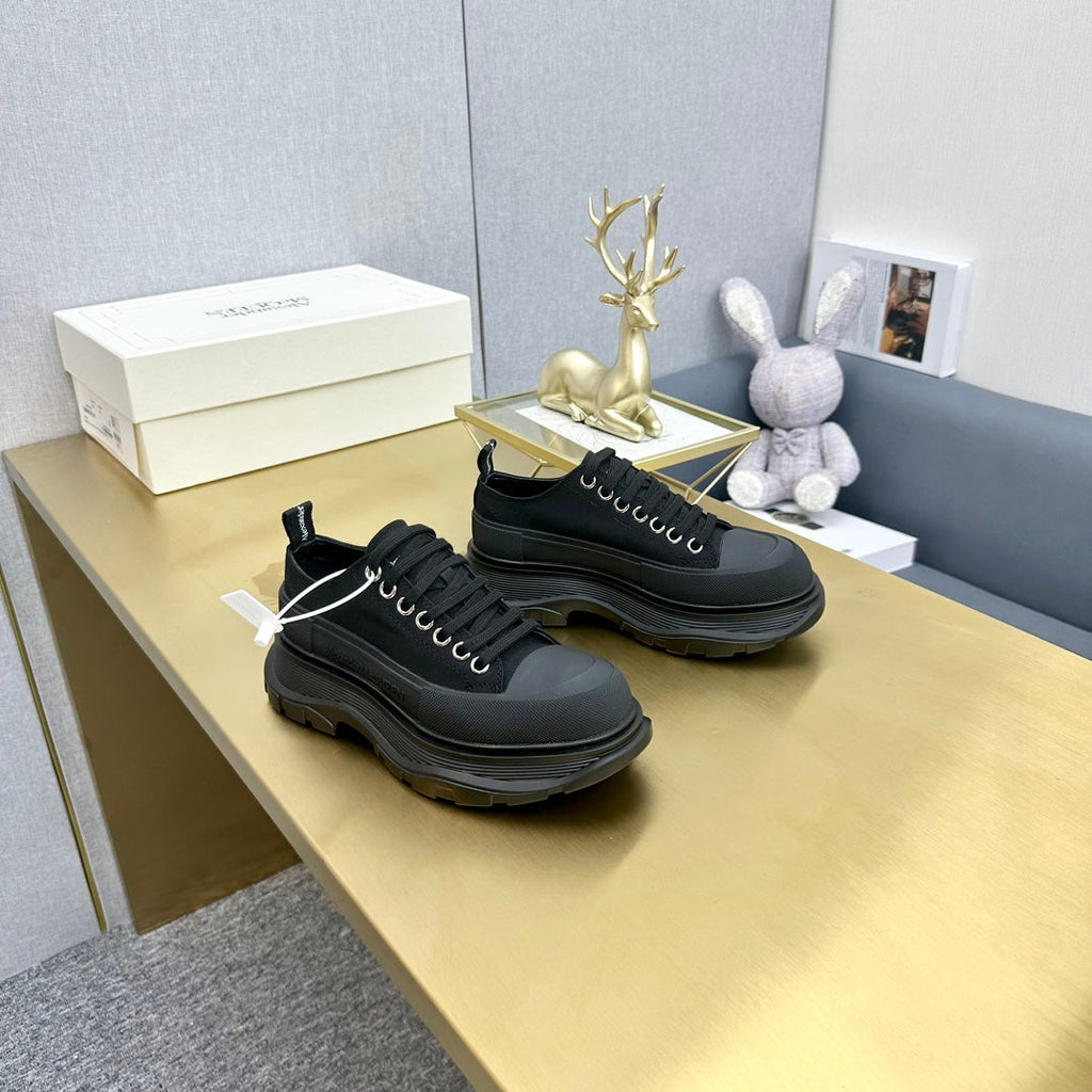 TREAD SLICK LACE UP SNEAKERS IN BLACK CANVAS