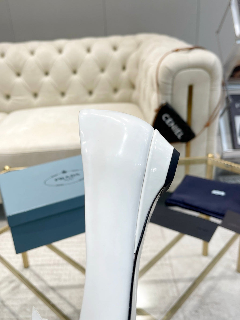 BALLET FLATS ATTACHED CREATIVE FLOWERS IN WHITE PATENT CALFSKIN