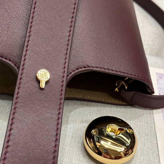 LOE MINI 19 PEBBLE BUCKET IN DARK BURGUNDY MELLOW CALFSKIN