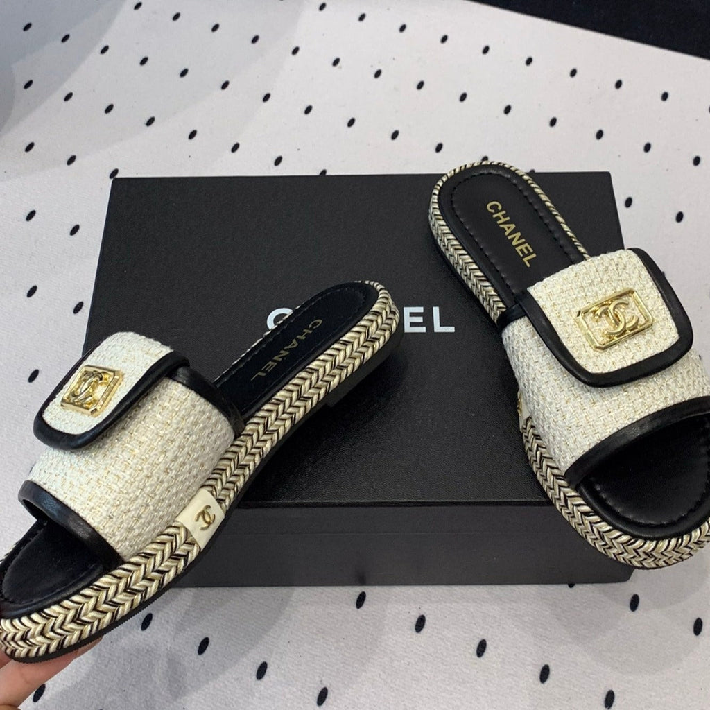 Double CC Women New Trendy Calfskin Slippers White Black