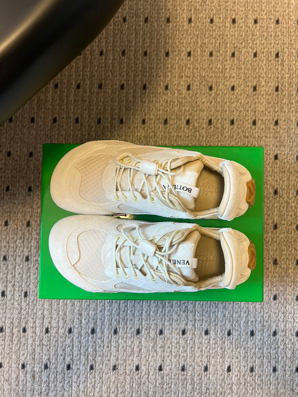 BOTTEGA VENETA 26S SNEAKERS IN CREAM WHITE SUEDE AND MESH FABRIC