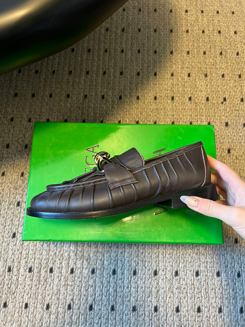 BOTTEGA VENETA 26S LOAFERS IN CHOCOLATE BROWN LAMBSKIN WITH GOLD HARDWARE