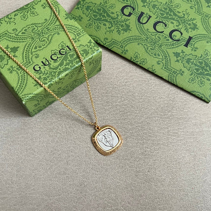 GUCCI 26S HERITAGE CREST MEDALLION PENDANT NECKLACE IN GOLD AND SILVER TONE METAL 625550