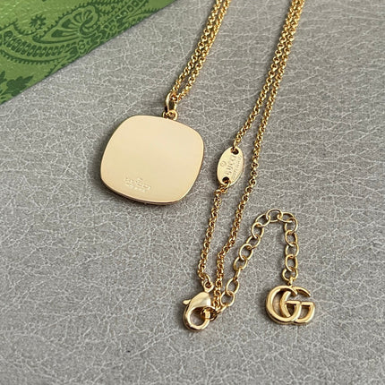 GUCCI 26S HERITAGE CREST MEDALLION PENDANT NECKLACE IN GOLD AND SILVER TONE METAL 625550