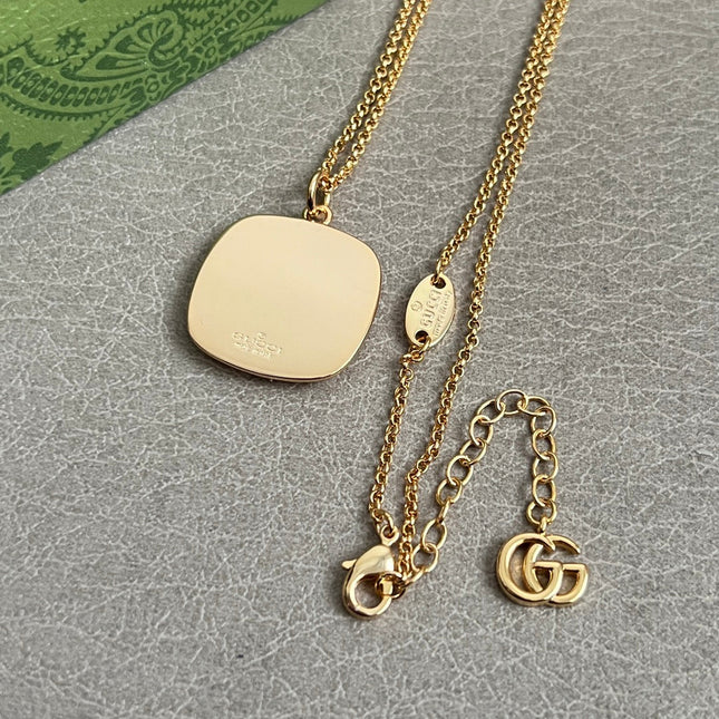 GUCCI 26S HERITAGE CREST MEDALLION PENDANT NECKLACE IN GOLD AND SILVER TONE METAL 625550