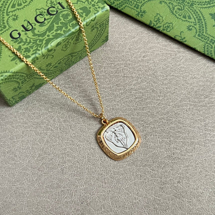 GUCCI 26S HERITAGE CREST MEDALLION PENDANT NECKLACE IN GOLD AND SILVER TONE METAL 625550