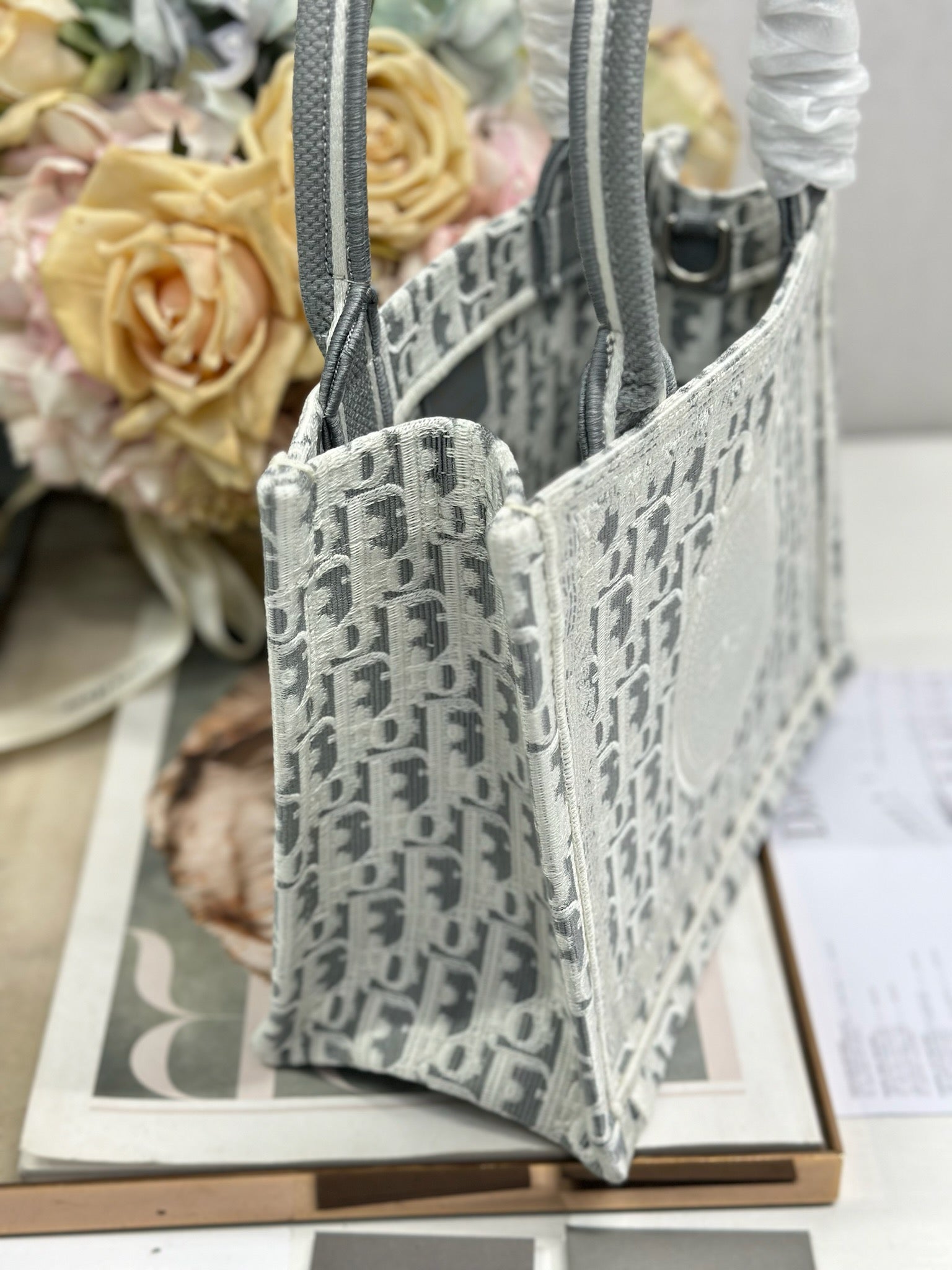 DIOR 26S BOOK TOTE BAG 26 IN GREY AND WHITE OBLIQUE JACQUARD