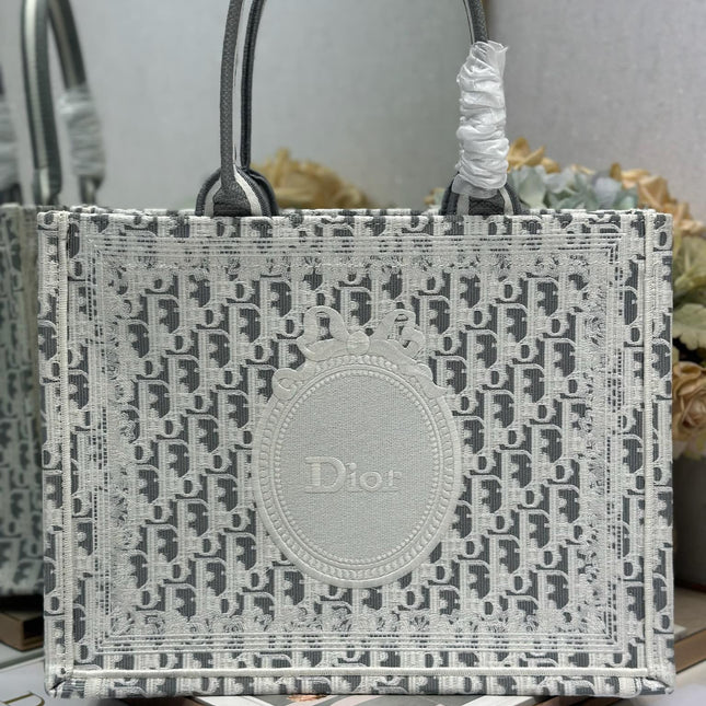 DIOR 26S BOOK TOTE BAG 36 IN GREY AND WHITE OBLIQUE JACQUARD