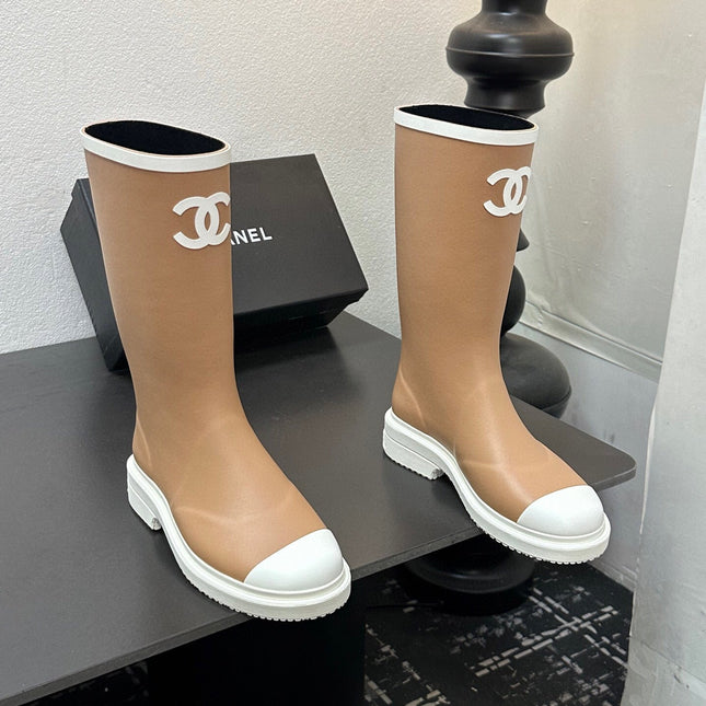 CC RAINBOOTS IN BEIGE TPU WHITE LOGO