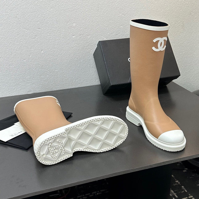 CC RAINBOOTS IN BEIGE TPU WHITE LOGO