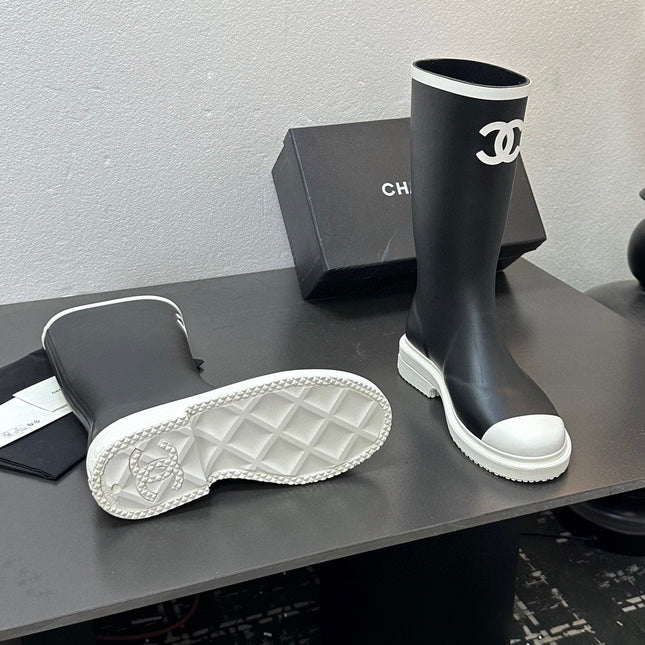 CC RAINBOOTS IN BLACK TPU WHITE LOGO