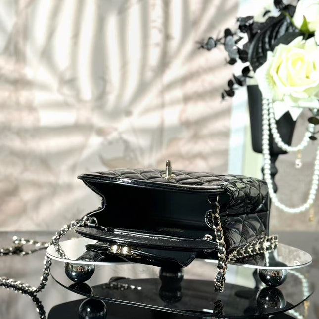 CHANEL SHOPPING BAG 19 IN BLACK GLOSSY CALFSKIN WITH GOLD-TONE HARDWARE