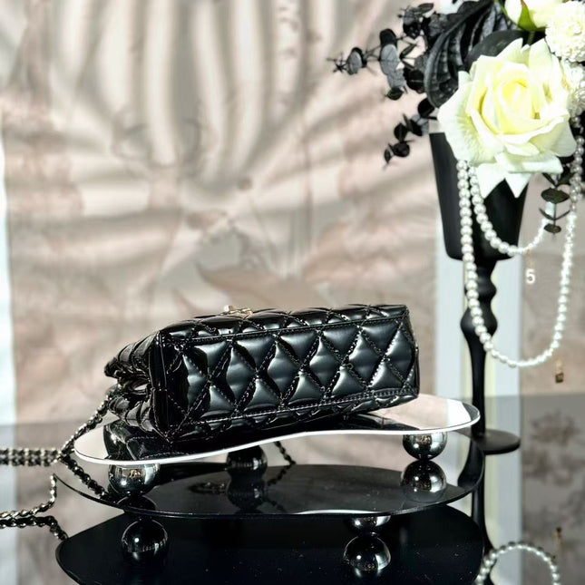CHANEL SHOPPING BAG 19 IN BLACK GLOSSY CALFSKIN WITH GOLD-TONE HARDWARE