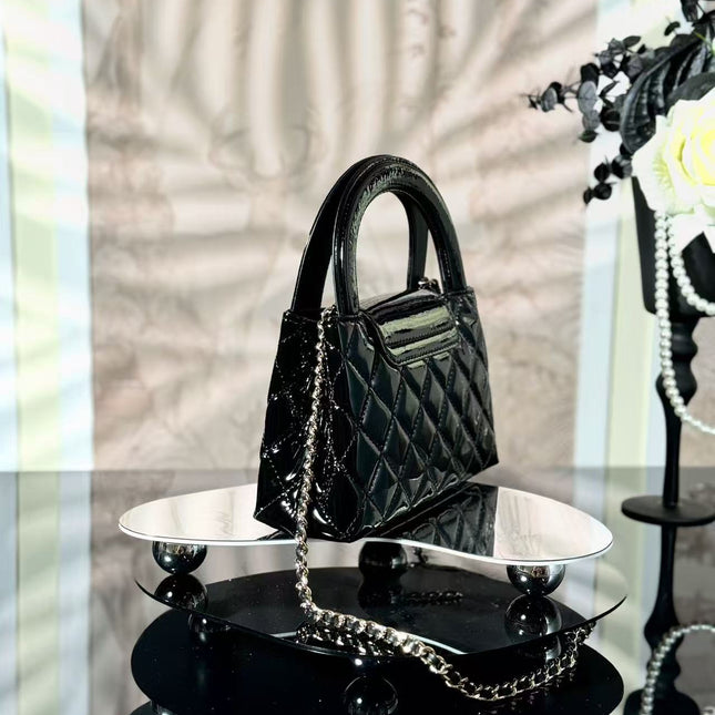 CHANEL SHOPPING BAG 19 IN BLACK GLOSSY CALFSKIN WITH GOLD-TONE HARDWARE