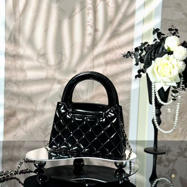 CHANEL SHOPPING BAG 19 IN BLACK GLOSSY CALFSKIN WITH GOLD-TONE HARDWARE
