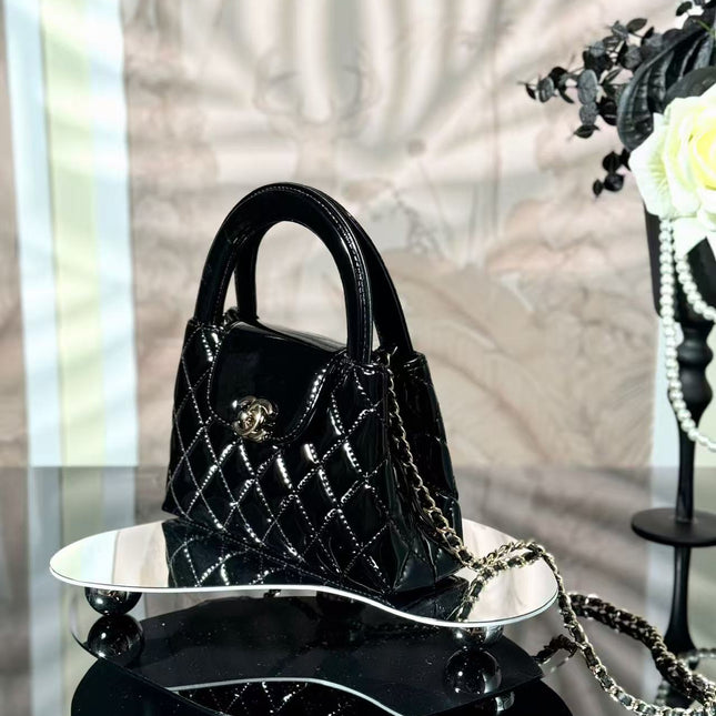 CHANEL SHOPPING BAG 19 IN BLACK GLOSSY CALFSKIN WITH GOLD-TONE HARDWARE