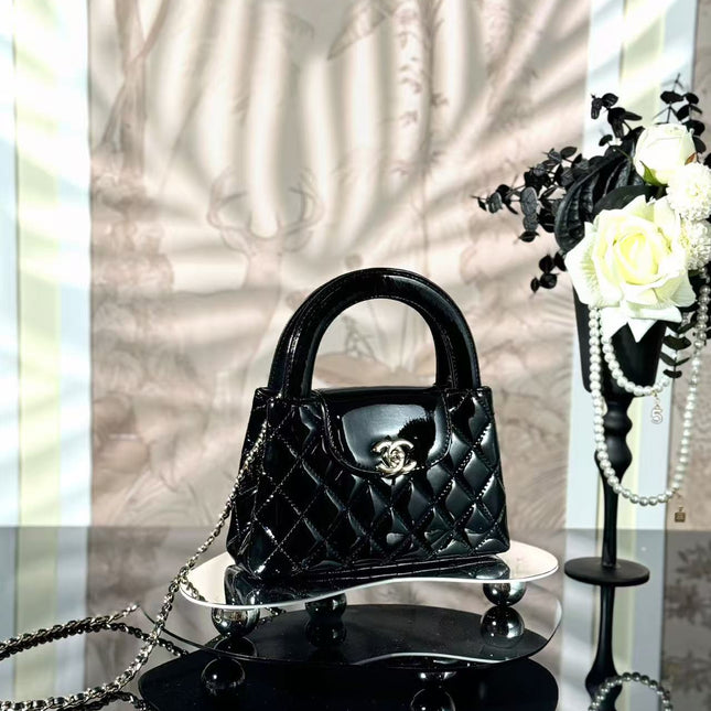 CHANEL SHOPPING BAG 19 IN BLACK GLOSSY CALFSKIN WITH GOLD-TONE HARDWARE