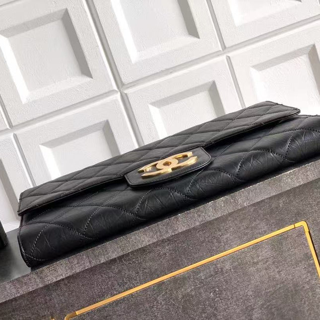CC CLASSIC FLAP CLUTCH 41 IN BLACK QUILTED CALFSKIN GOLD HARDWARE