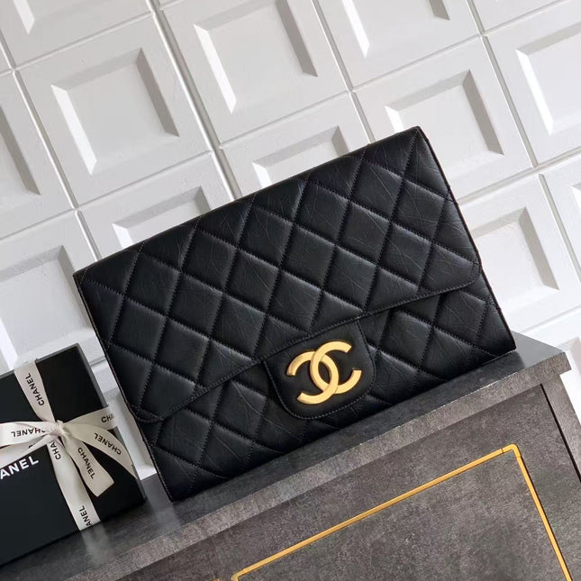 CC CLASSIC FLAP CLUTCH 41 IN BLACK QUILTED CALFSKIN GOLD HARDWARE