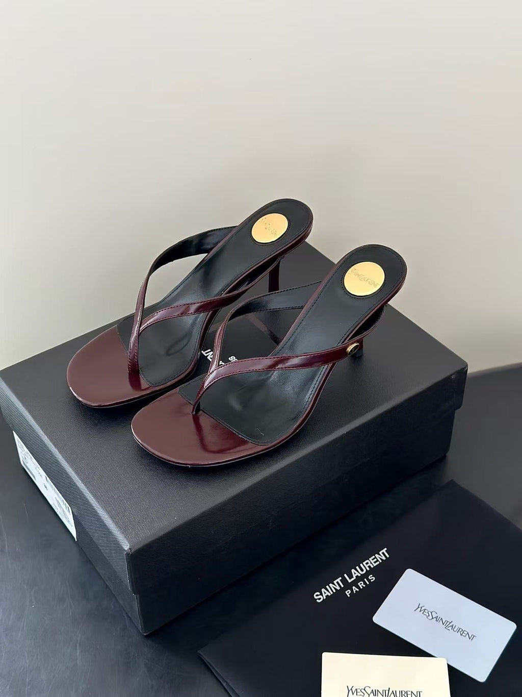 YSL 26S THONG HIGHHEEL SANDAL IN BURGUNDY PATENT LEATHER