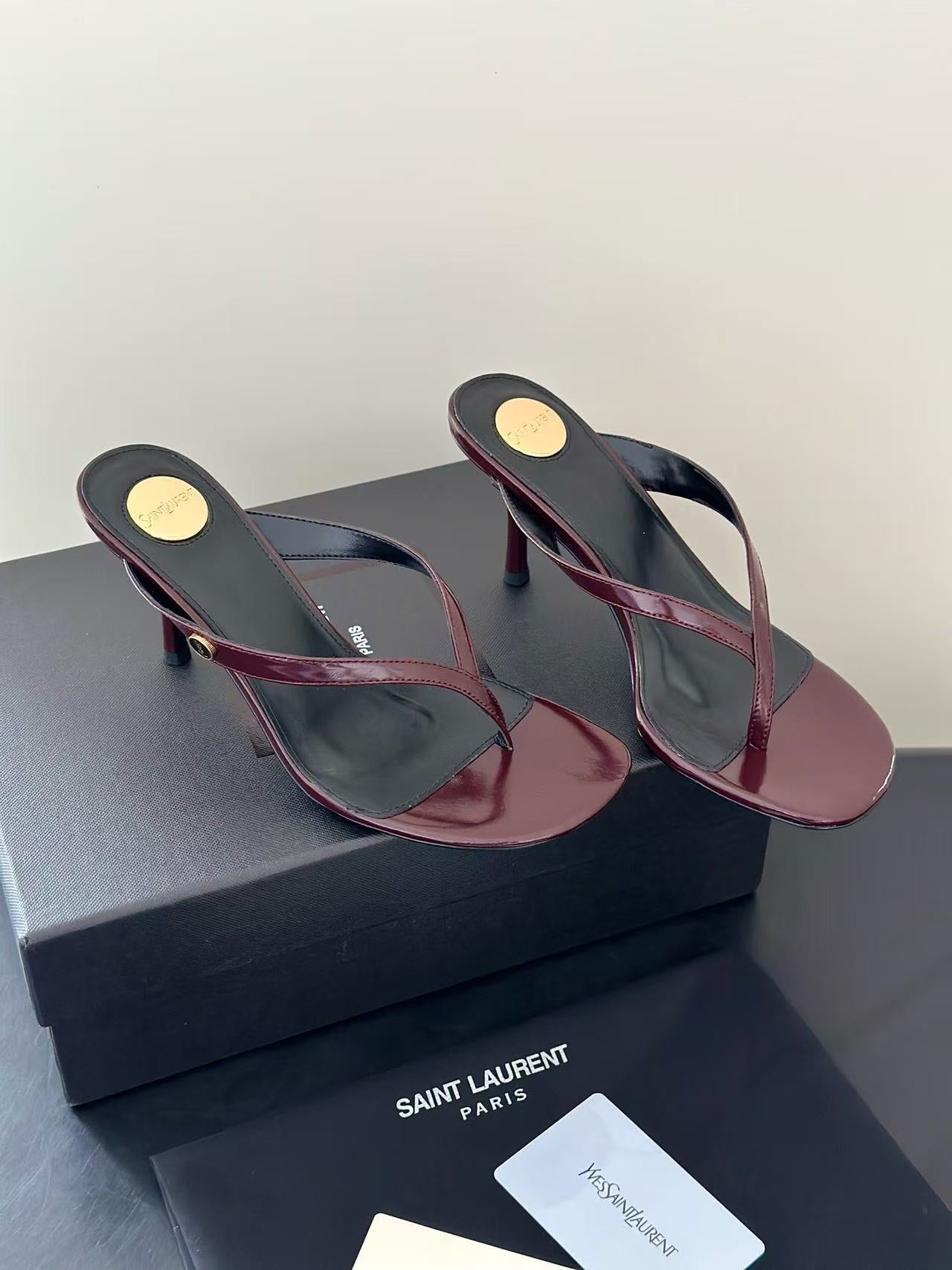 YSL 26S THONG HIGHHEEL SANDAL IN BURGUNDY PATENT LEATHER