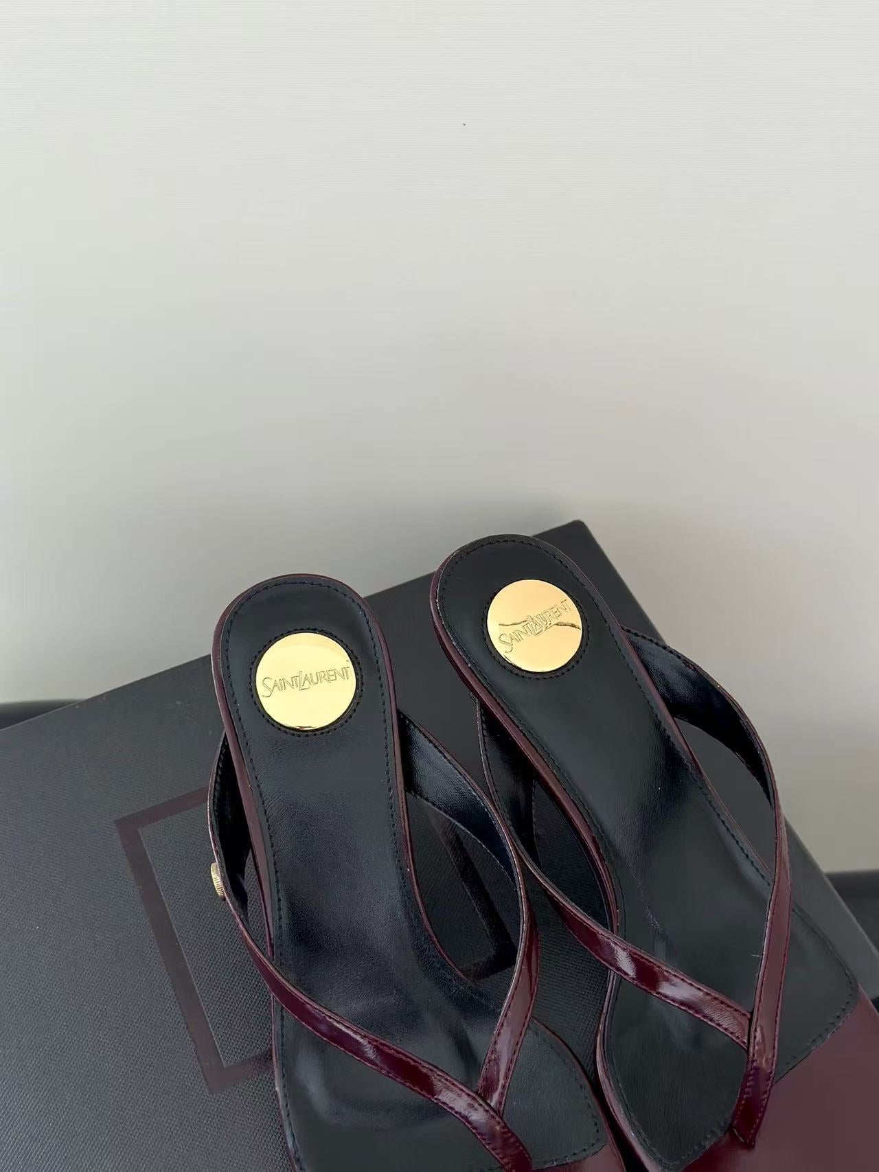 YSL 26S THONG HIGHHEEL SANDAL IN BURGUNDY PATENT LEATHER