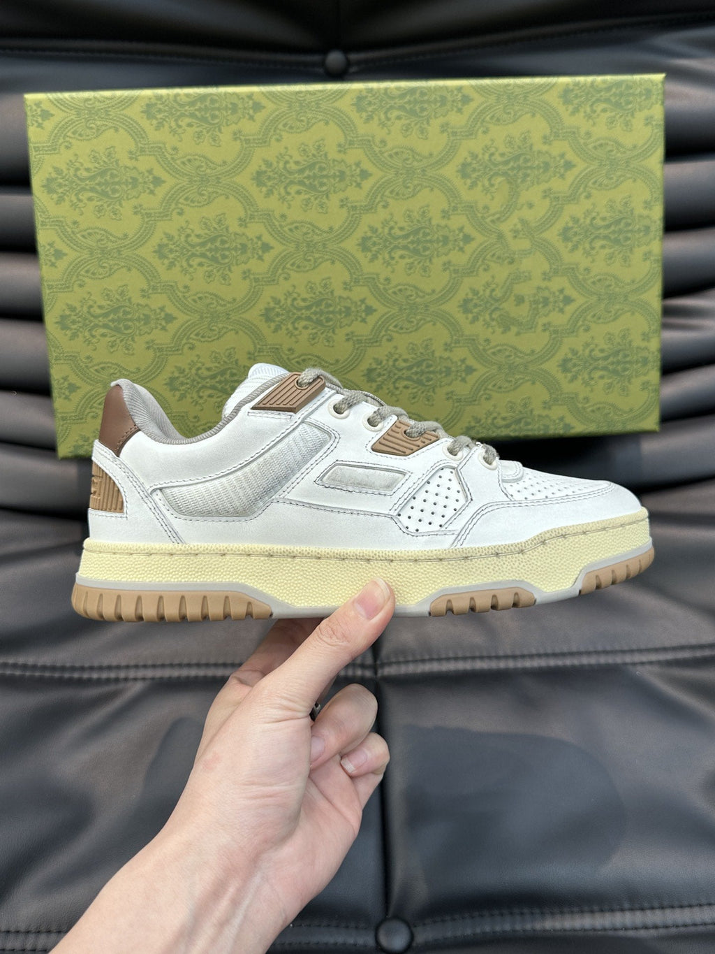 GG WHITE BROWN DISTRESSED EFFECT