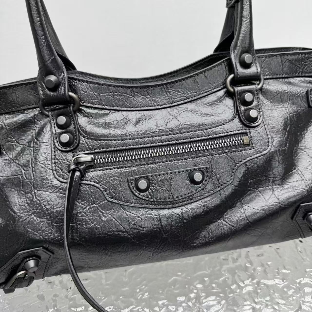 NEO CAGOLE 32 IN BLACK CALFSKIN BLACK HARDWARE