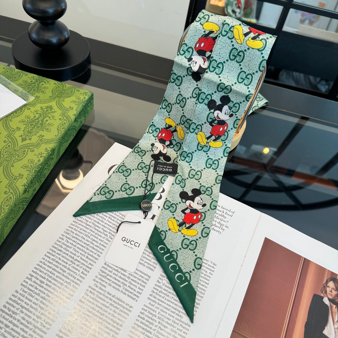 GUCCI 26S SCARF 90 IN SILK 225237