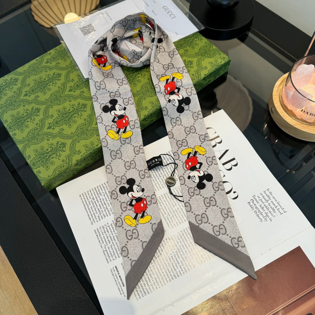 GUCCI 26S SCARF 90 IN SILK 225239