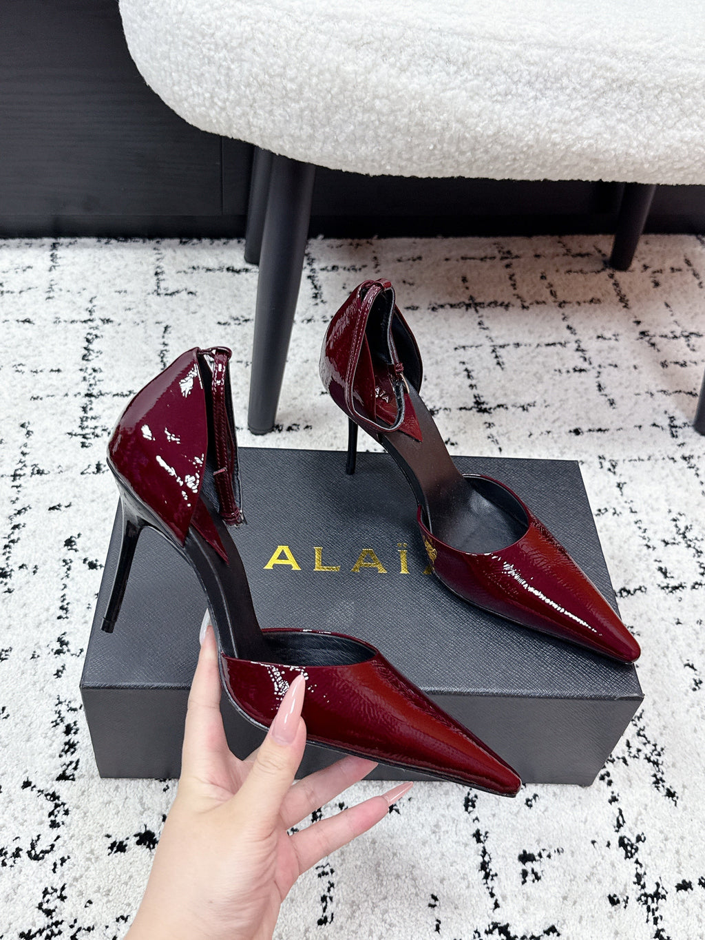 ALAIA 26S POINTED-TOE HEELS 90 MM IN DARK RED PATENT CALFSKIN