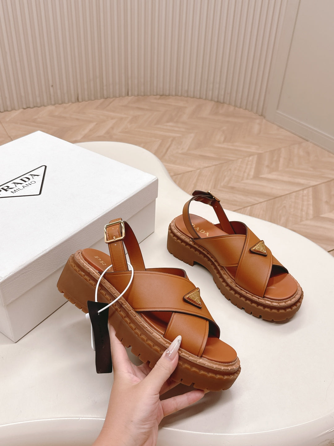 25S SANDALS IN LIGHT TAN CALFSKIN LOGO GOLD HARDWARE